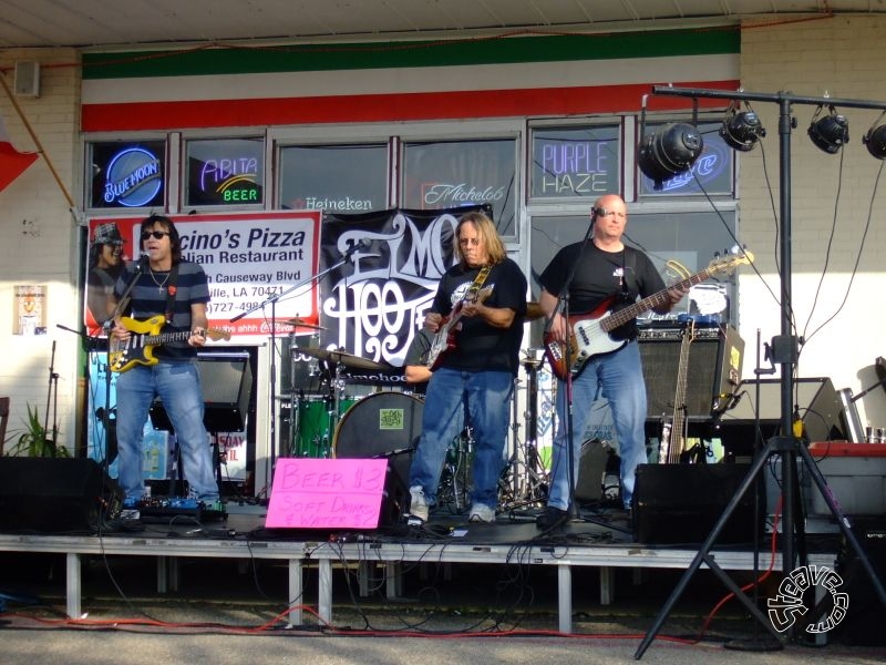 Coscino's Pizza's Free Mardi Gras Concert - February 2011